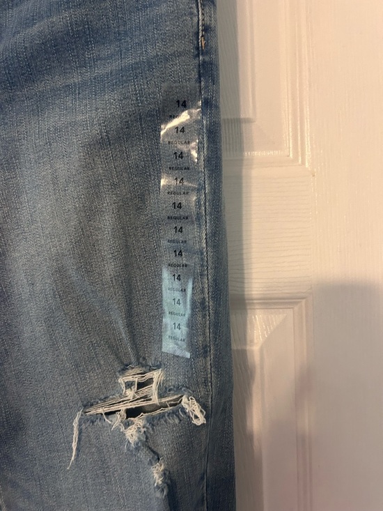 American Eagle Outfitters Light Blue Distressed Boyfriend Jeans - Picture 2 of 4